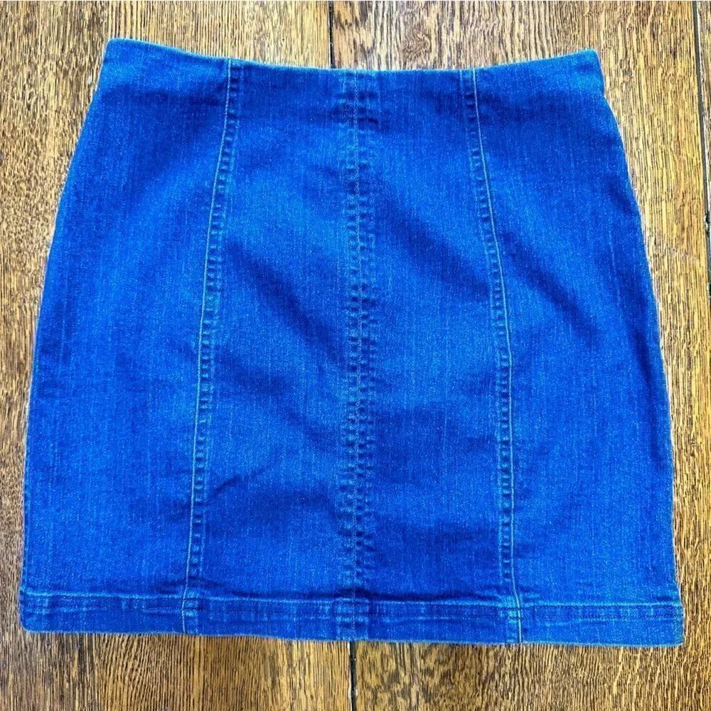 Altar’d State Mini Denim Skirt Stretch Zipper in Back. Size M